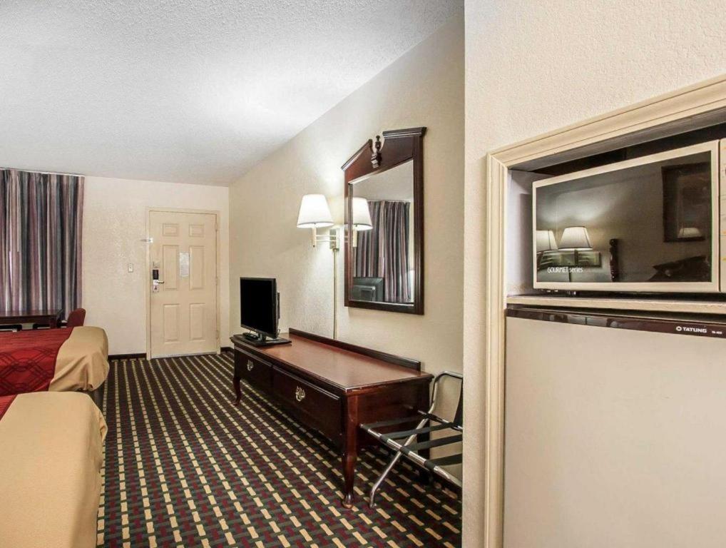 Econo Lodge Inn & Suites I-20, Exit 73 Tuscaloosa Εξωτερικό φωτογραφία